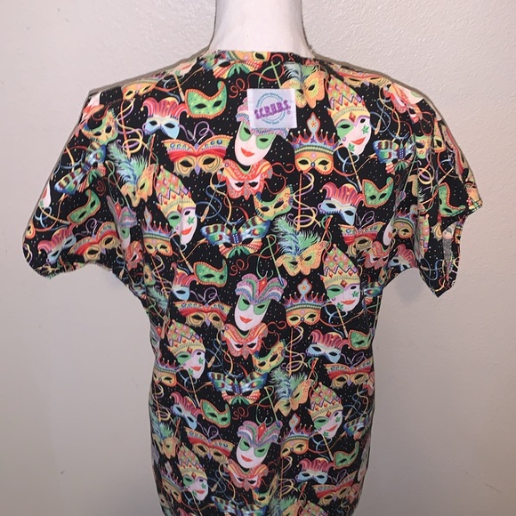 Scrubs black Mardi Gras Masks short sleeve scrub top - Picture 6 of 8